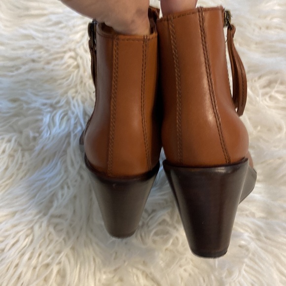 EUC (like new) Clarks Boots 7.5 - Picture 4 of 12